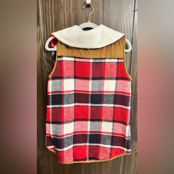 Red/Black Plaid Sherpa Collar Vest-Size:Medium - Picture 9 of 10
